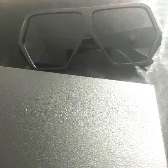 YSL SUNGLASSES - Picture 6 of 6